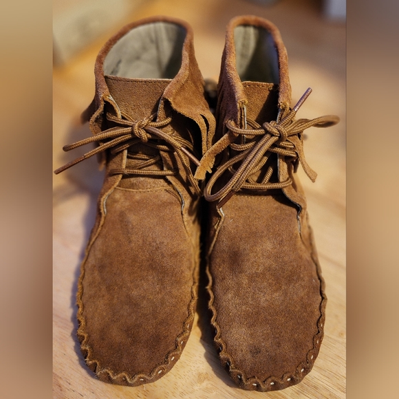 Peace moccasin boots. Ladies size 7. Tan - Picture 8 of 9